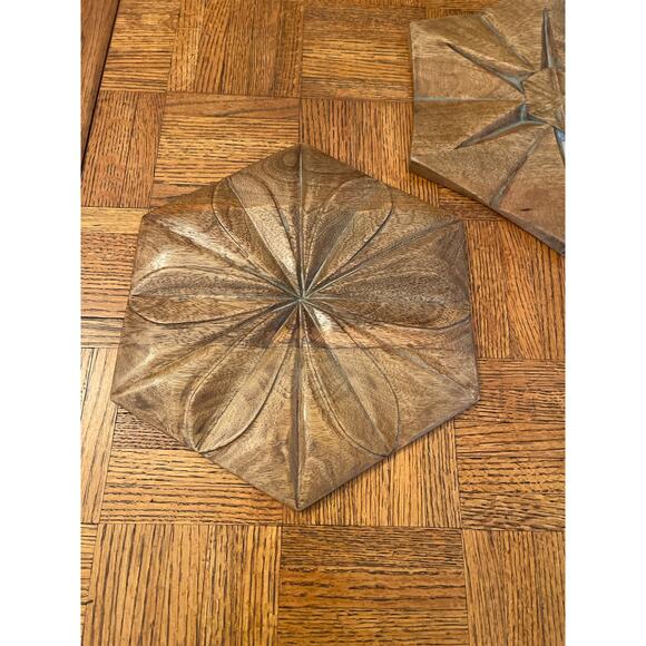 Set of 3 mid-century farmhouse style wood carving wall hangings - Picture 5 of 5